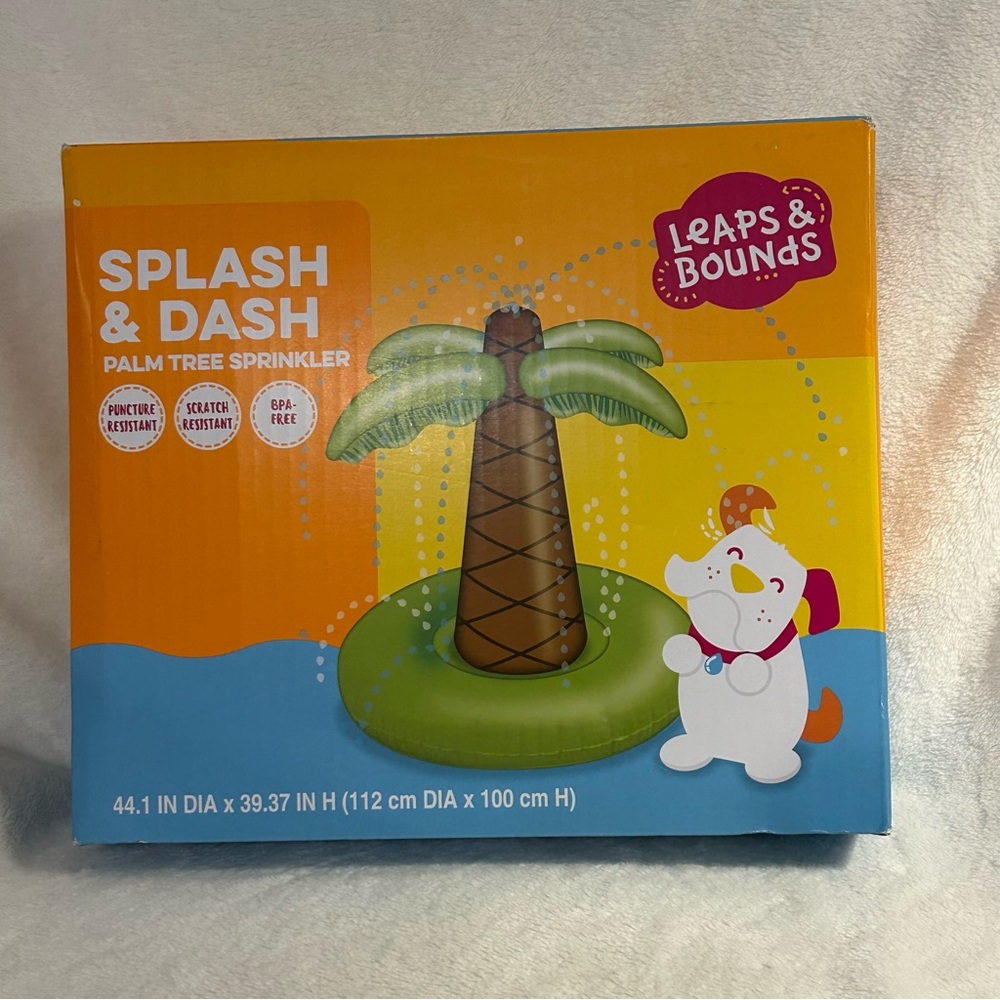 Leaps & Bounds Splash & Dash Palm Tree Sprinkler Dog Toy